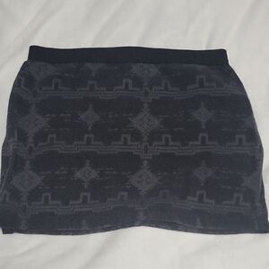 5/$20**American Eagle Size 10 Grey And   Black Aztec Design Mini Skirt